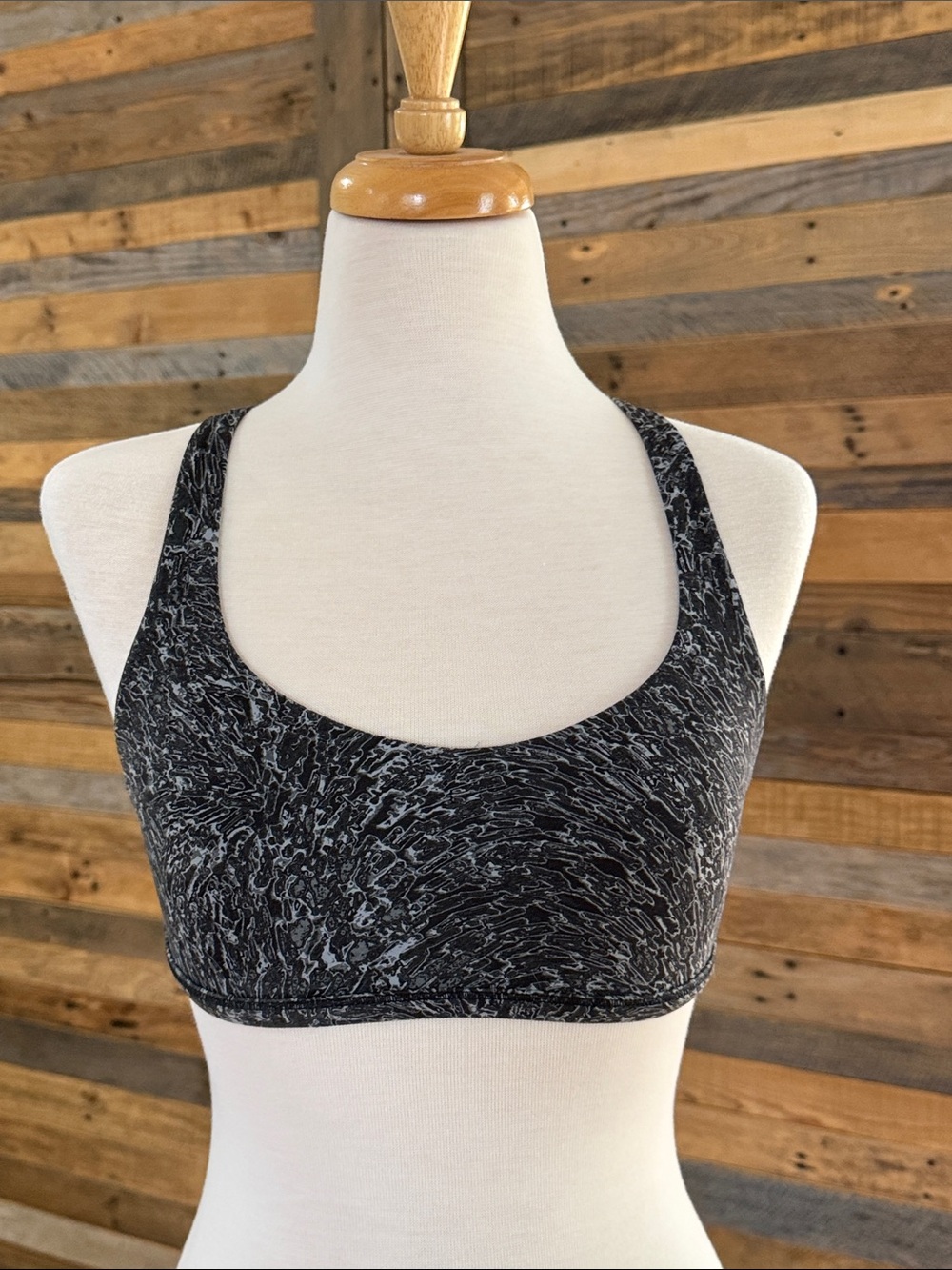Lululemon Women's Strappy Back Sports Bra